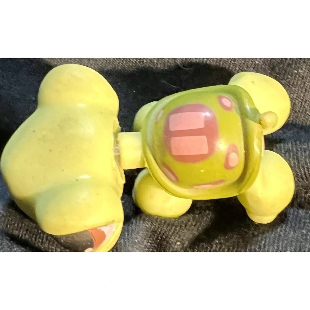 Hasbro Littlest Pet Shop‎ Turtle Figure Yellow with Pink Spots